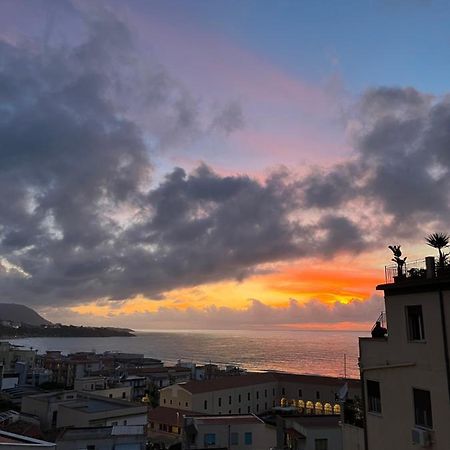 Апартаменты Window On The Sunset Чефалу Экстерьер фото